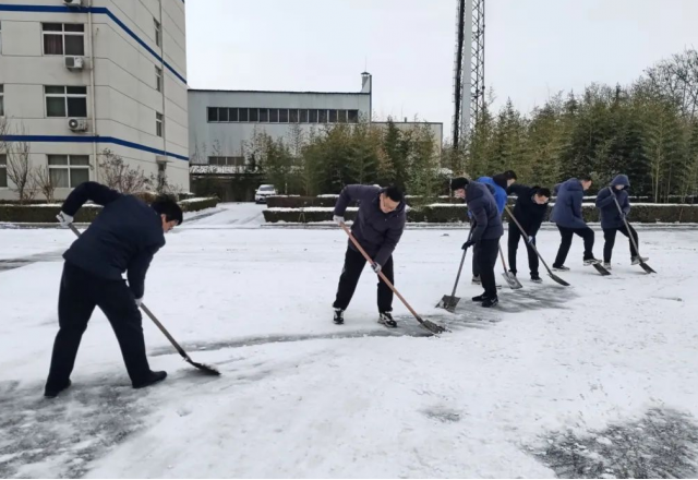 以雪為令迅速集結，清冰除雪確保暢通